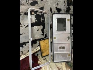 船舶用アルミ製ハッチ 開きドア 約縦151㎝×横62.6㎝ アルミ製
