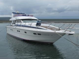 HORIZON YACHTE アンフィニ55セダン