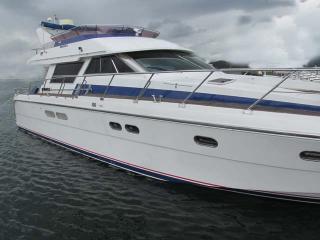 HORIZON YACHTE アンフィニ55セダン