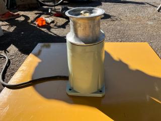 岩崎電気工業ヤングローラー12V250W