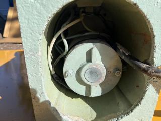 岩崎電気工業ヤングローラー12V250W